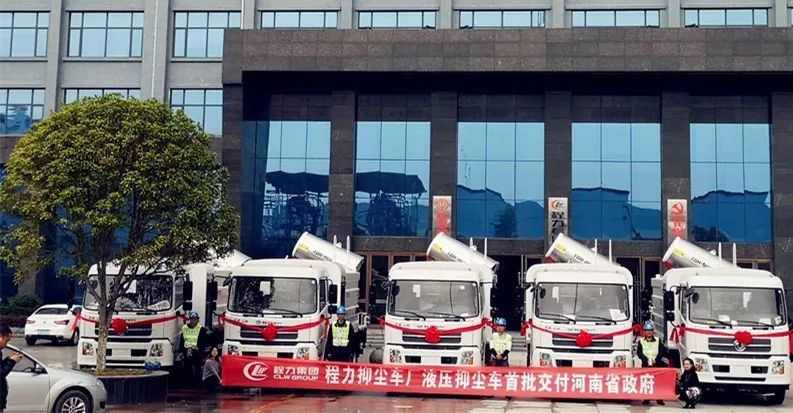 程力一体化液压多用途智能抑尘车受到市场热捧