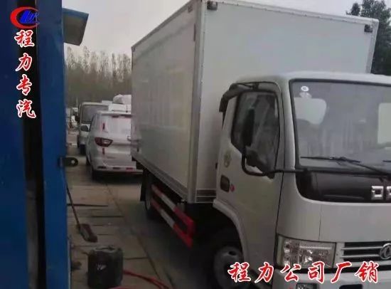 程力4.2米冷藏车临行前完成加氟测试质检