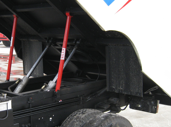 真空吸尘车的各装置基本使用及安全操作规程