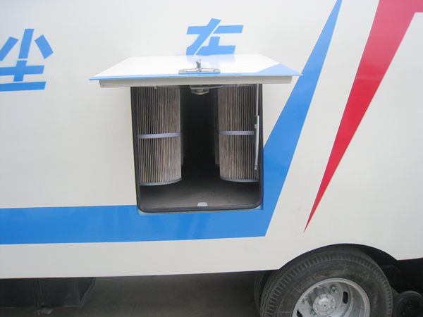 真空吸尘车的各装置基本使用及安全操作规程