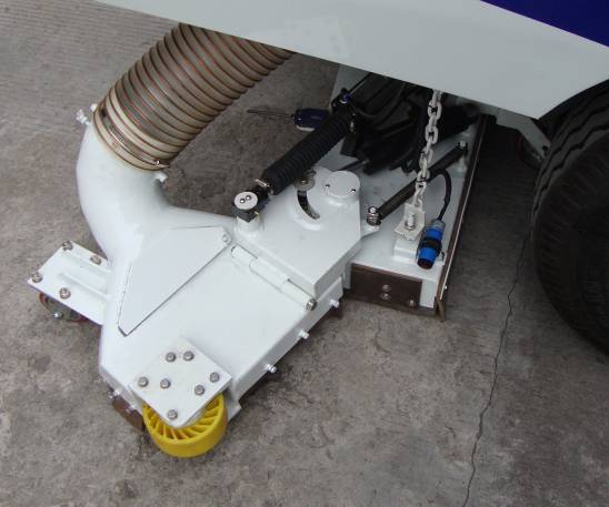 真空吸尘车的各装置基本使用及安全操作规程