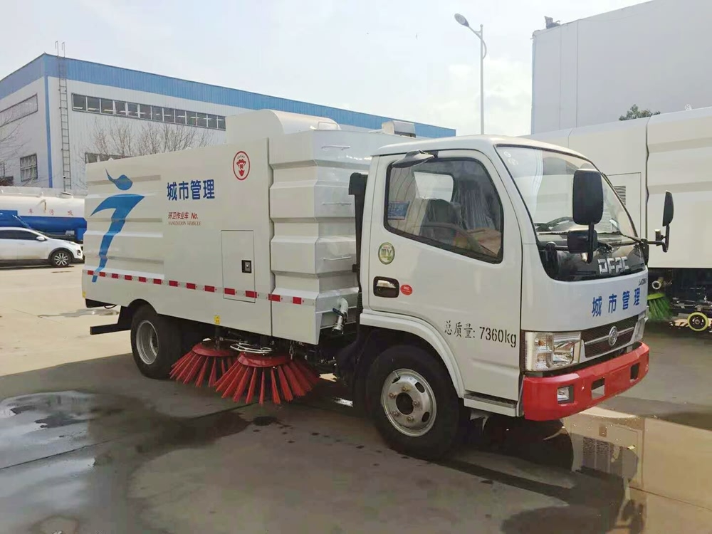 东风轻卡机扫车