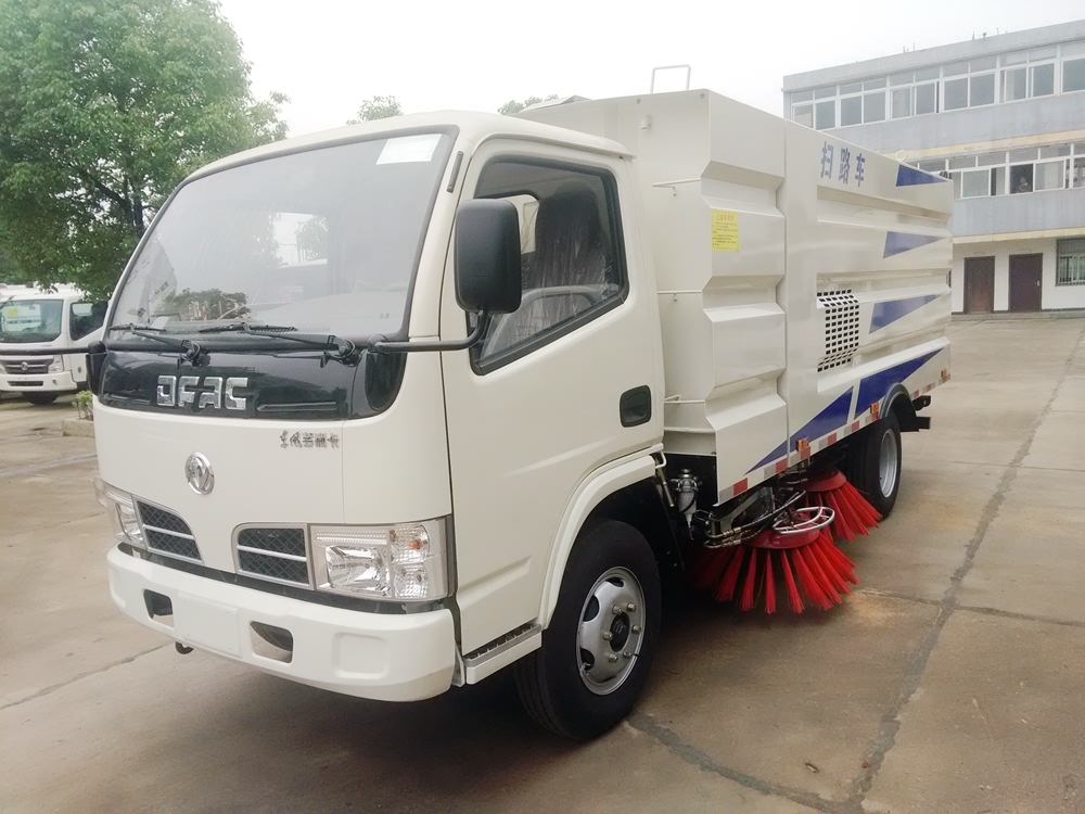 驾驶式柴油清扫车