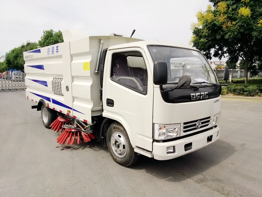 小型城市环卫清扫车