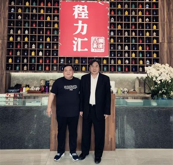 政协常**、中华工商业联合会副百步亭集团董事长茅永红暨卓尔集团总裁阎志莅临程力汽车集团进行商务考察调研