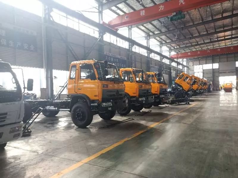 程力120辆摆臂式垃圾车出口马达加斯加