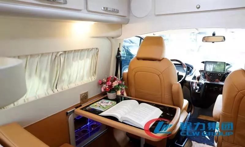 程力房车----大通V80长轴高顶旅居版，精工打造网红爆款商务旅居房车