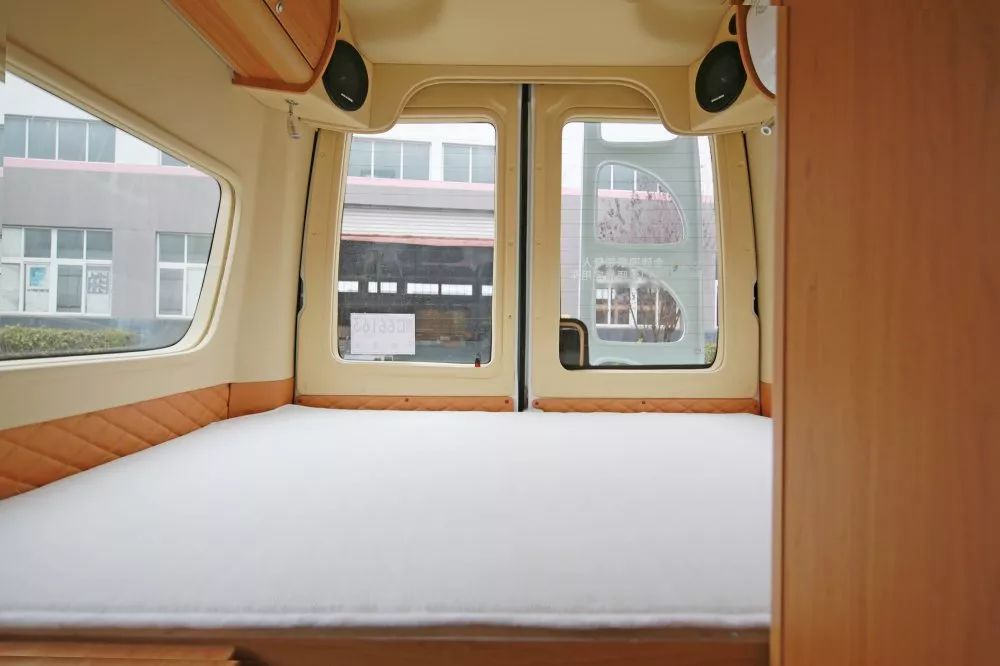 程力房车----大通V80长轴高顶旅居版，精工打造网红爆款商务旅居房车