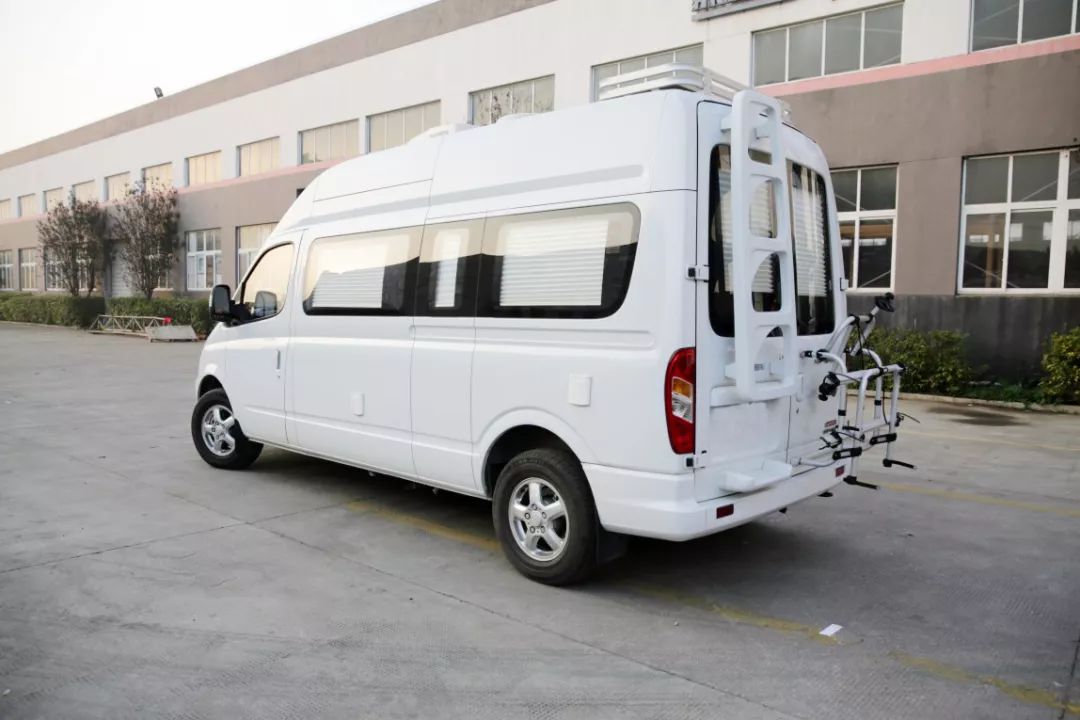 程力房车----大通V80长轴高顶旅居版，精工打造网红爆款商务旅居房车