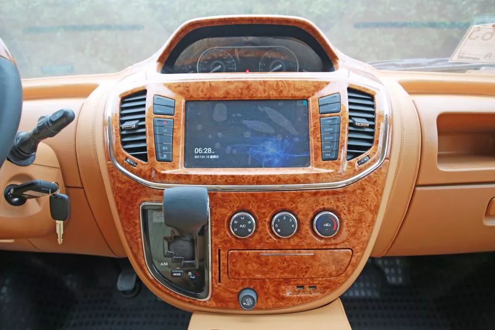 程力房车----大通V80长轴高顶旅居版，精工打造网红爆款商务旅居房车