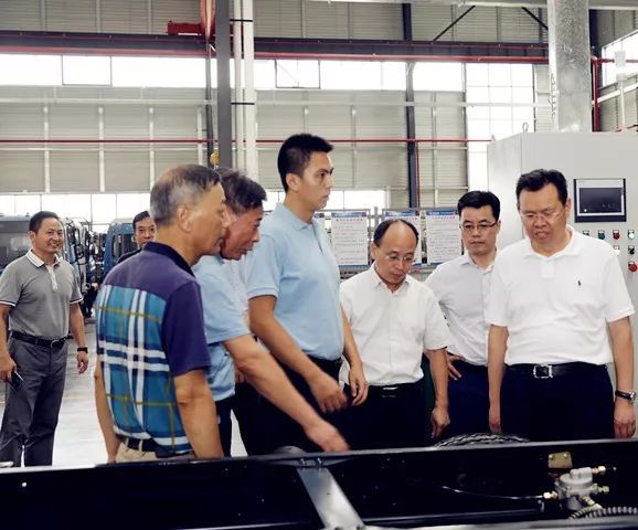 湖北省发展和改革**员会主任程用文率队赴程力公司考察指导工作