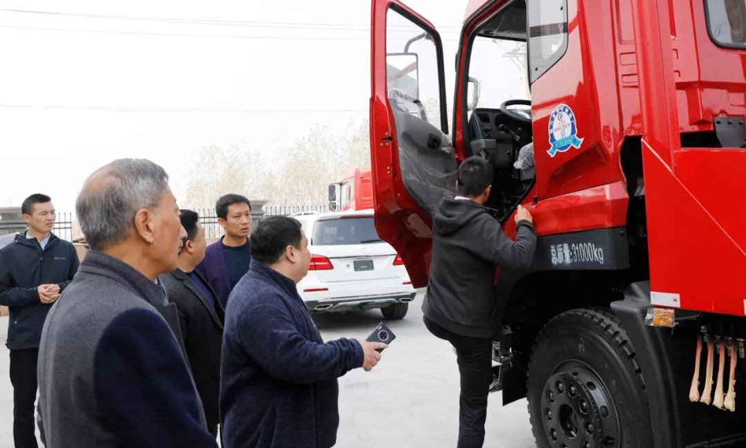 曾都区**姜浩带队考察程力商用车工业园建设