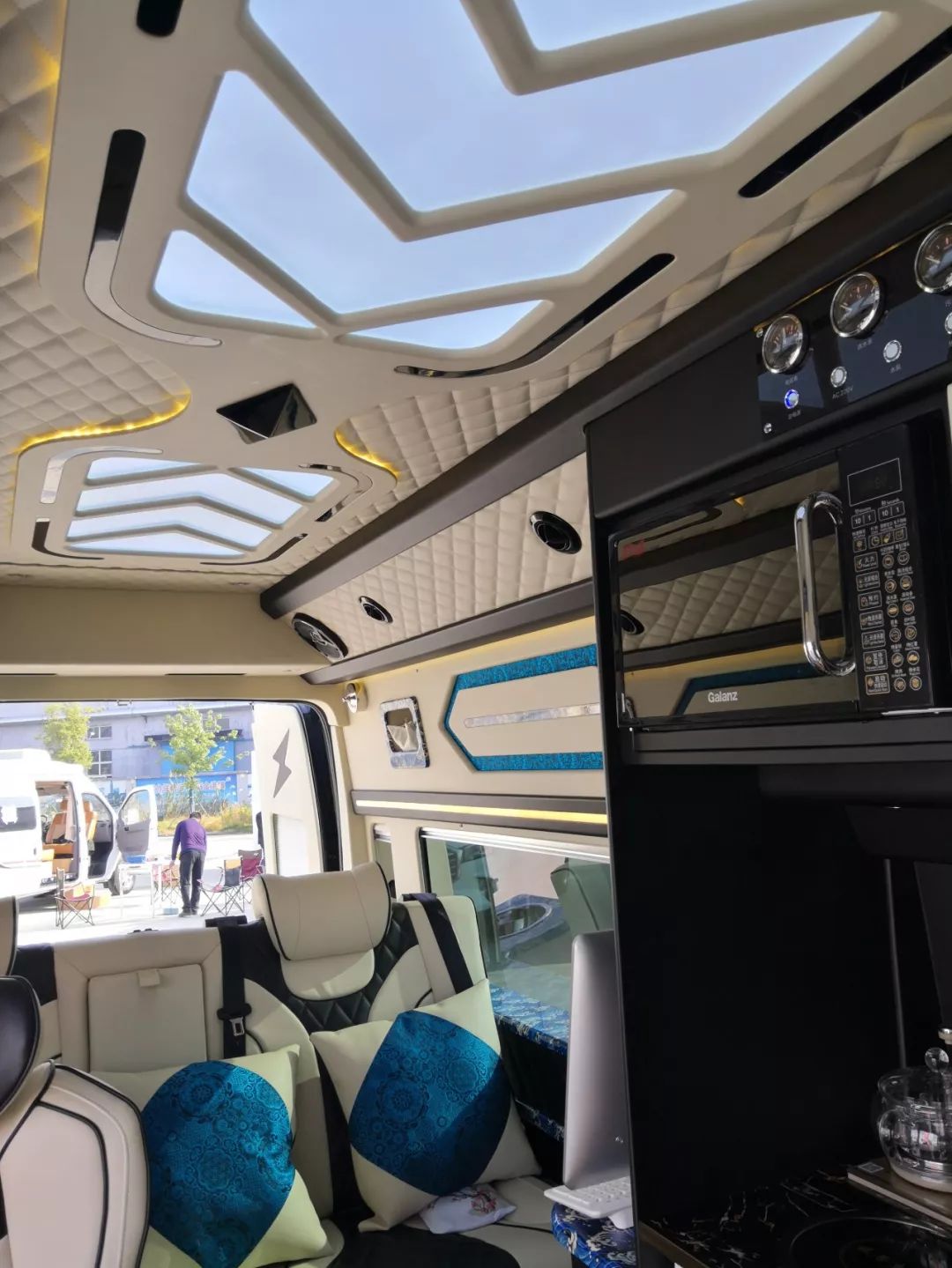 程力国六福特高端商务房车引爆年终抢购热潮！