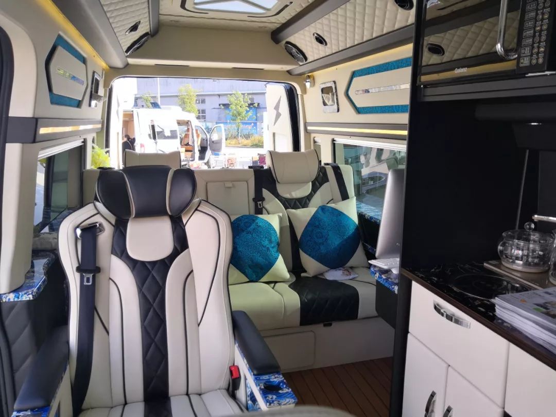 程力国六福特高端商务房车引爆年终抢购热潮！