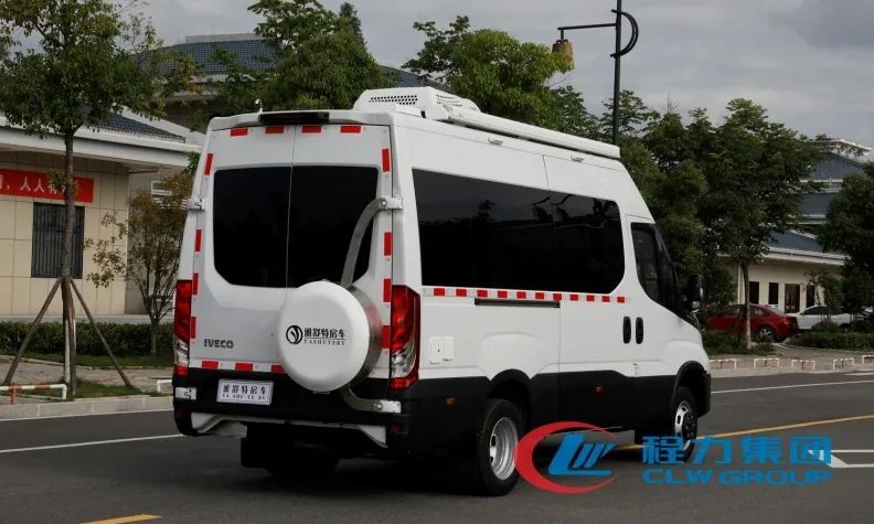 程力高端进口依维柯福祉房车、奔驰无线通讯压制车“双雄”出征