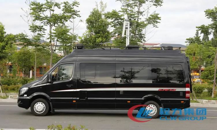 程力高端进口依维柯福祉房车、奔驰无线通讯压制车“双雄”出征