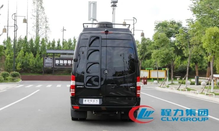 程力高端进口依维柯福祉房车、奔驰无线通讯压制车“双雄”出征