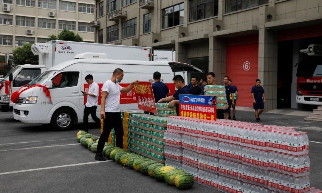 公益活动：程力智能厢式专业厂向曾都区消防官兵捐赠一批防暑降温物资