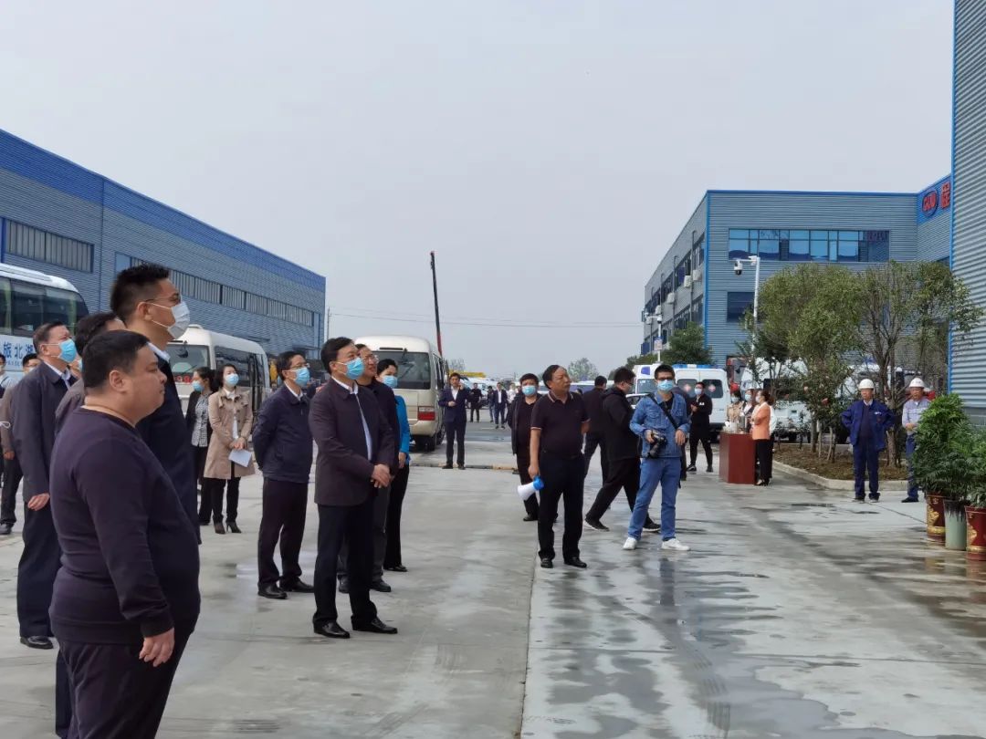随州市、区四大分管领导及市直机关负责人组织大型观摩团视察程力汽车集团