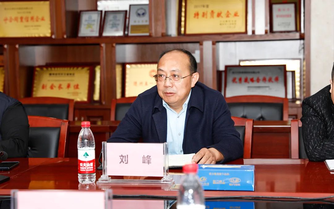 东风汽车股份有限公司总经理李 智一行莅临程力集团强化 略合作，积研发环卫专用底盘及拓展东风随车吊和冷藏车产品体系