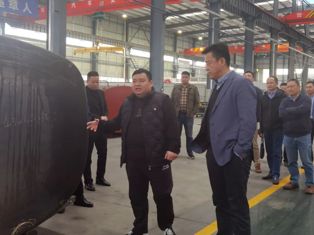 东风汽车股份有限公司总经理李 智一行莅临程力集团强化 略合作，积研发环卫专用底盘及拓展东风随车吊和冷藏车产品体系