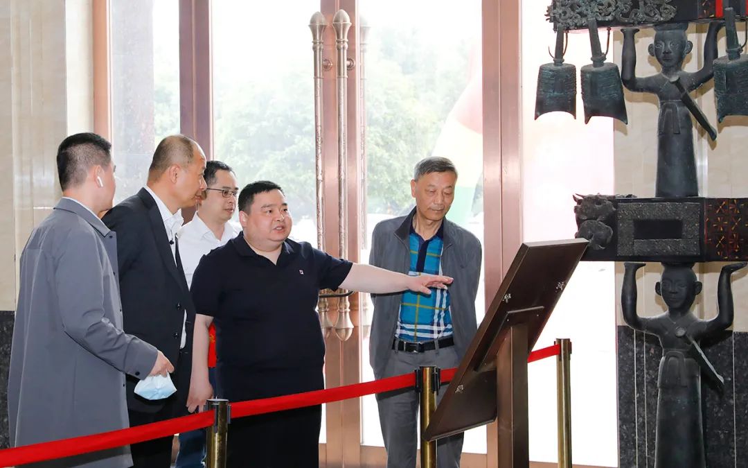 程力汽车集团与南京依维柯汽车有限公司达成 略合作伙伴关系协议